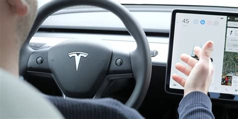 Analyse approfondie des commentaires sur la technologie de conduite autonome de Tesla