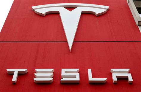 Tesla’s Legal Troubles: Is Software to Blame or Driver Error?