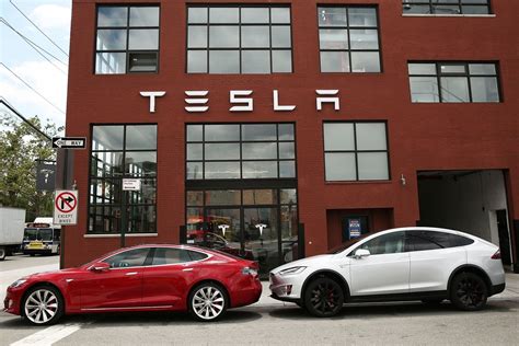 „Tesla“ ir darbuotojų atleidimai: ką reiškia prarasti Supercharger komandą?