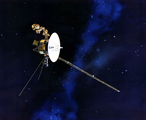 Voyager 1: Ritorna Online e Continua a Svelare i Misteri dello Spazio Profondo