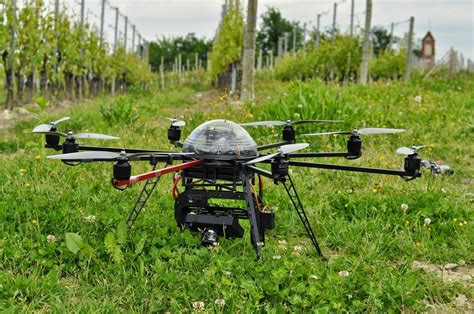L’innovazione dei droni sta trasformando l’agricoltura del riso nel delta del Mekong