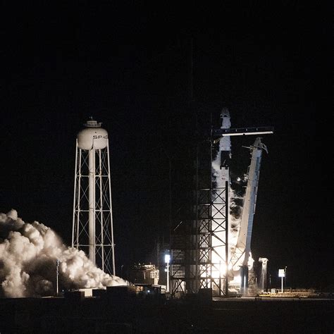 Le Défi du Désorbitage de l’ISS: SpaceX à la Rescousse
