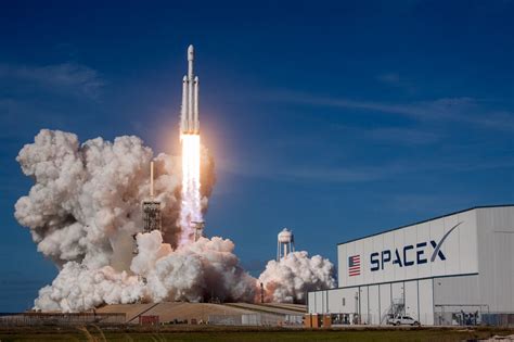 SpaceX atteint une valorisation record de 210 milliards de dollars : Analyse et implications