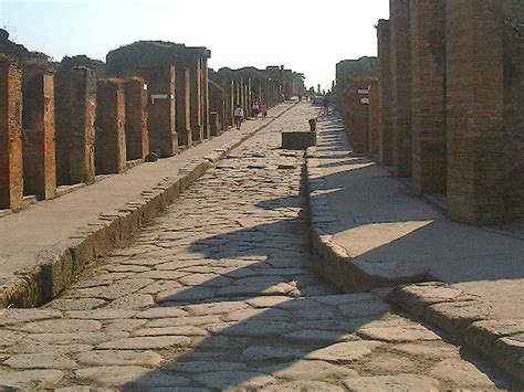 Die Unveränderten Zeugen Antiker Straßen: Das Erbe der Römischen Straßennetze und ihre Relevanz heute